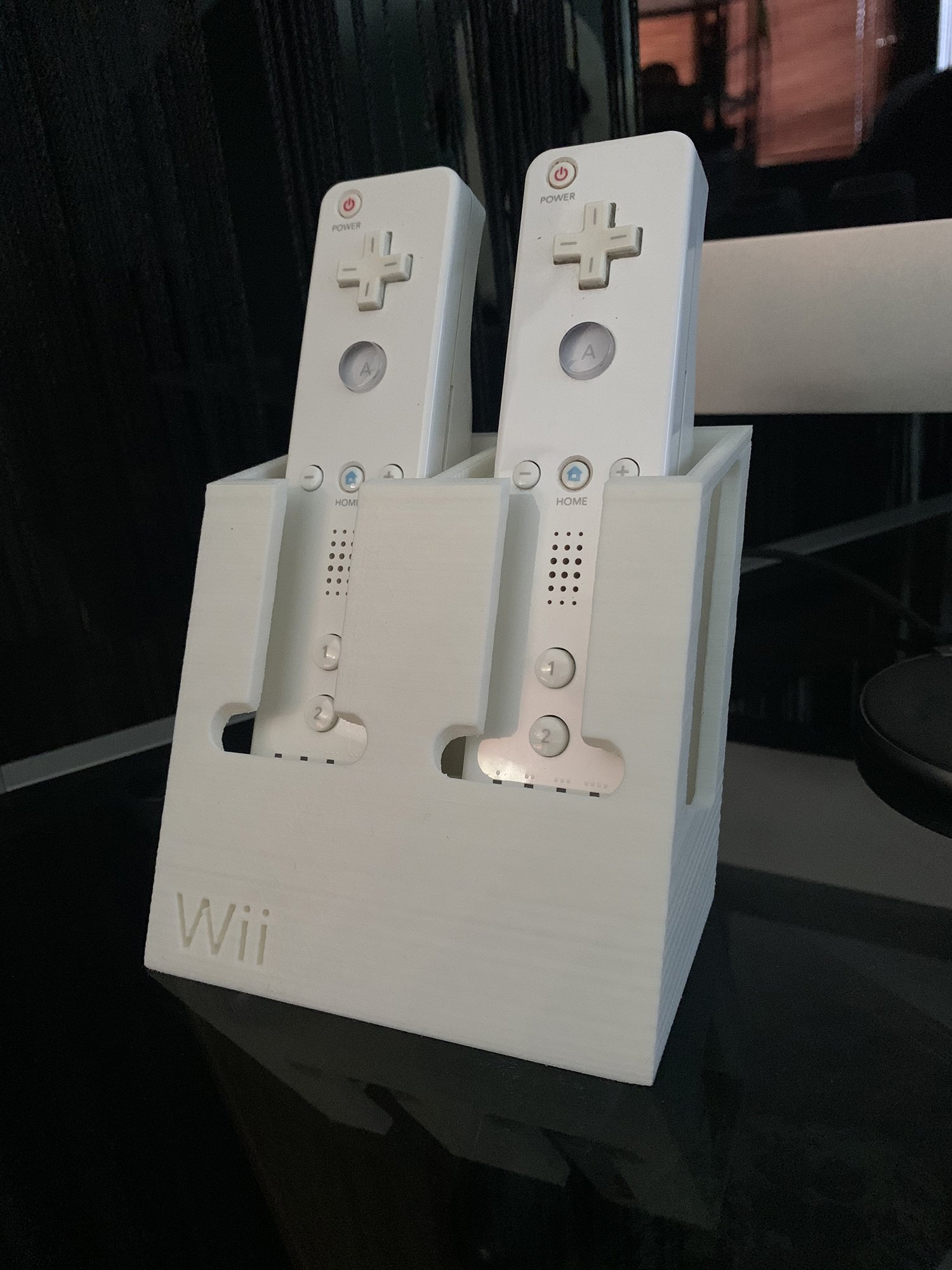 Nintendo Wii Mote Holder Twin Controller Display Stand with Logo Holds 2 Remotes